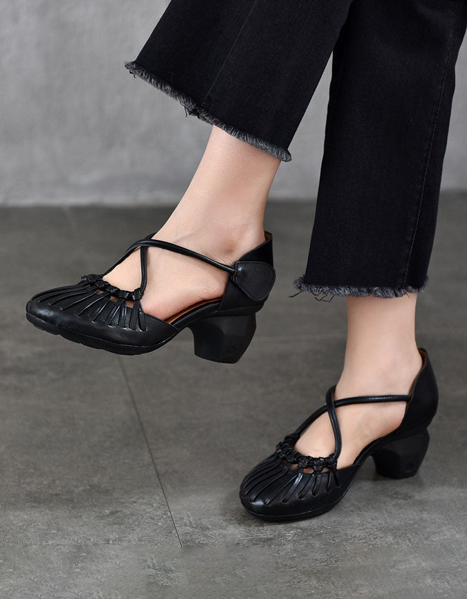 Sandales Élégantes à Talons Épais et Brides Croisées noir — portées (3)