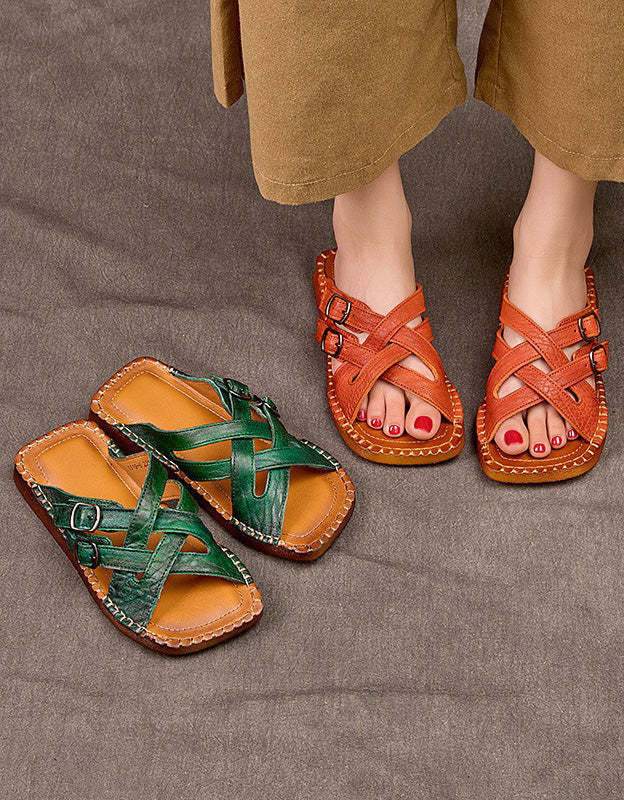 Mules en Cuir à Brides Croisées vert — paire en studio (2)