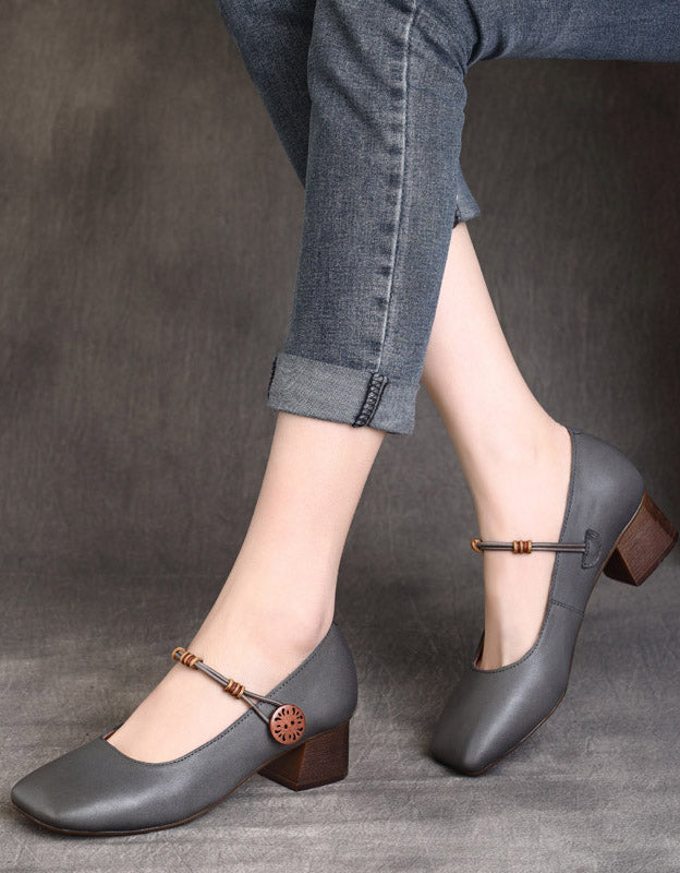 Escarpins Rétro en Cuir à Bout Carré gris — portées (3)