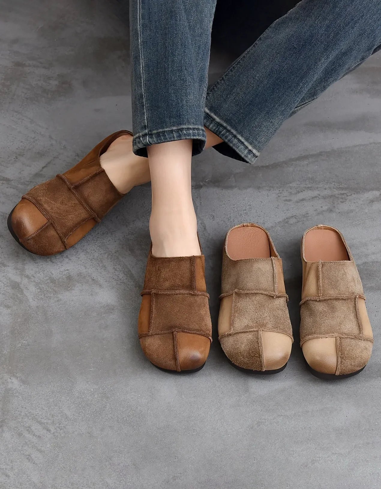Mules Sabots en Daim à Bout Rond marron — paire en studio (2)