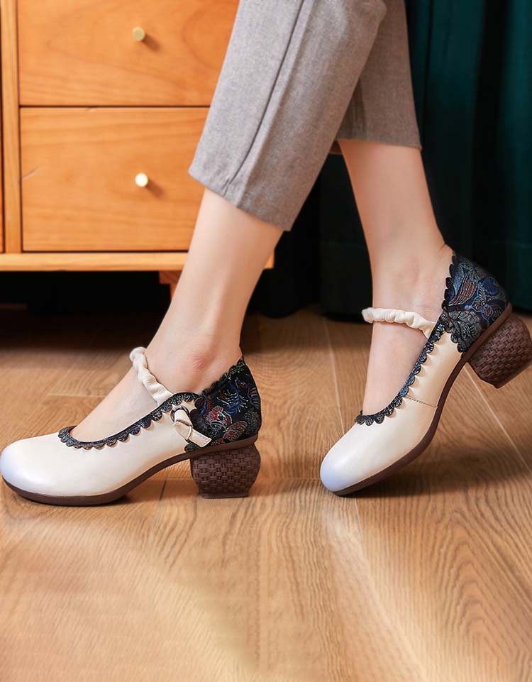 Escarpins à Talons Épais Style Ethnique blanc — portées (2)