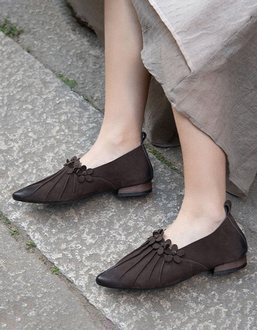 Escarpins Plats en Cuir à Motif Floral café — portées (4)