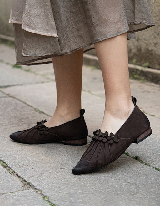 Escarpins Plats en Cuir à Motif Floral café — portées (3)