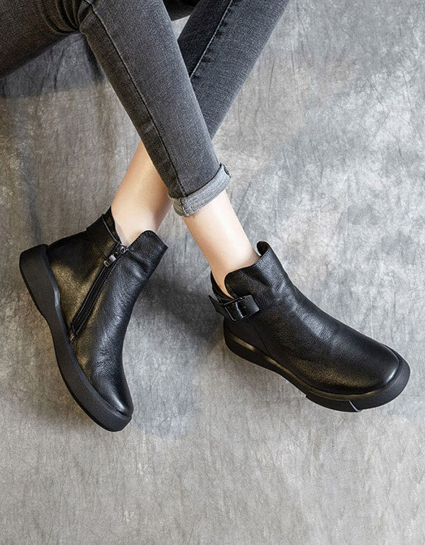 Bottines Rétro en Cuir Artisanal marron — paire en studio (6)