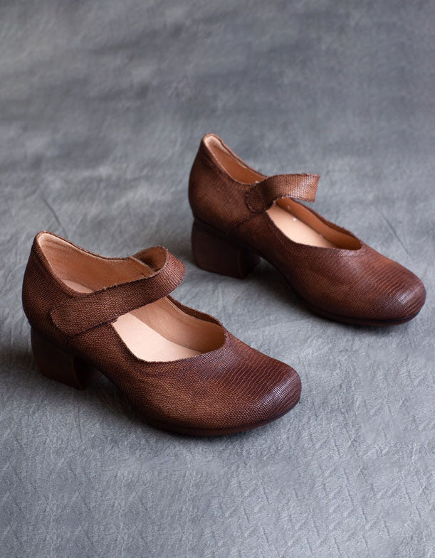 Escarpins Vintage en Cuir à Talons Épais marron — paire en studio (4)
