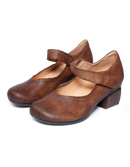 Escarpins Vintage en Cuir à Talons Épais marron — paire en studio (7)