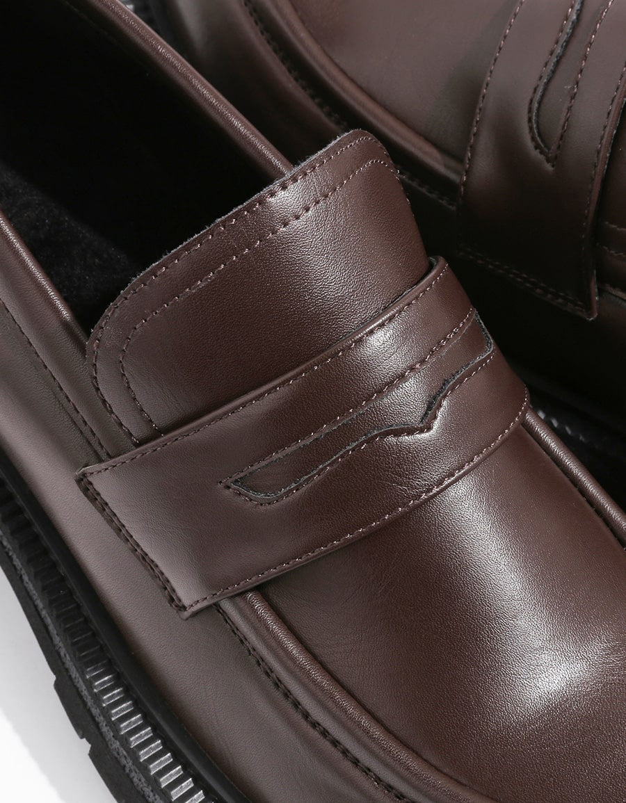 Mocassins en cuir café — Détail de la boucle et des glands — Modisque