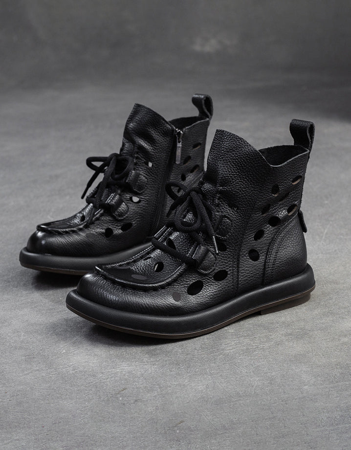 Bottines Ajourées en Cuir à Bout Rond noir — paire en studio (7)