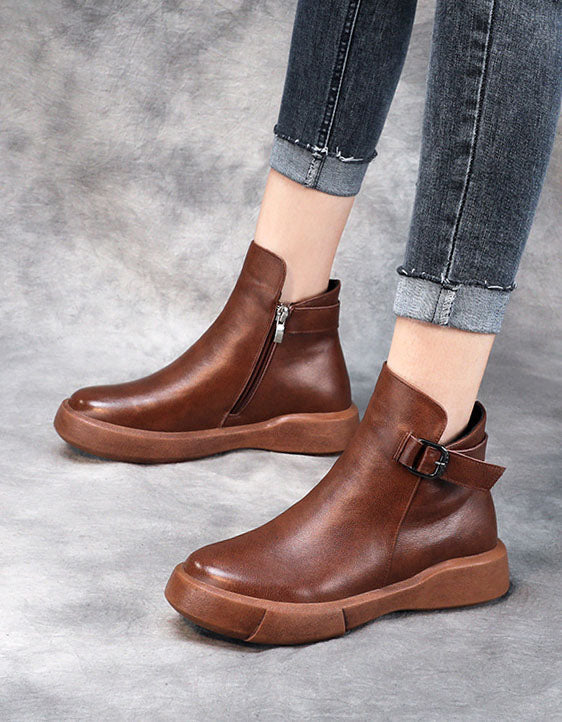 Bottines Rétro en Cuir Artisanal marron — paire en studio (3)