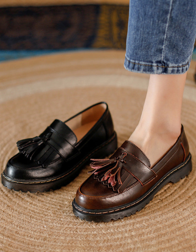 Mocassins à Glands et Bout Rond café — paire en studio (5)